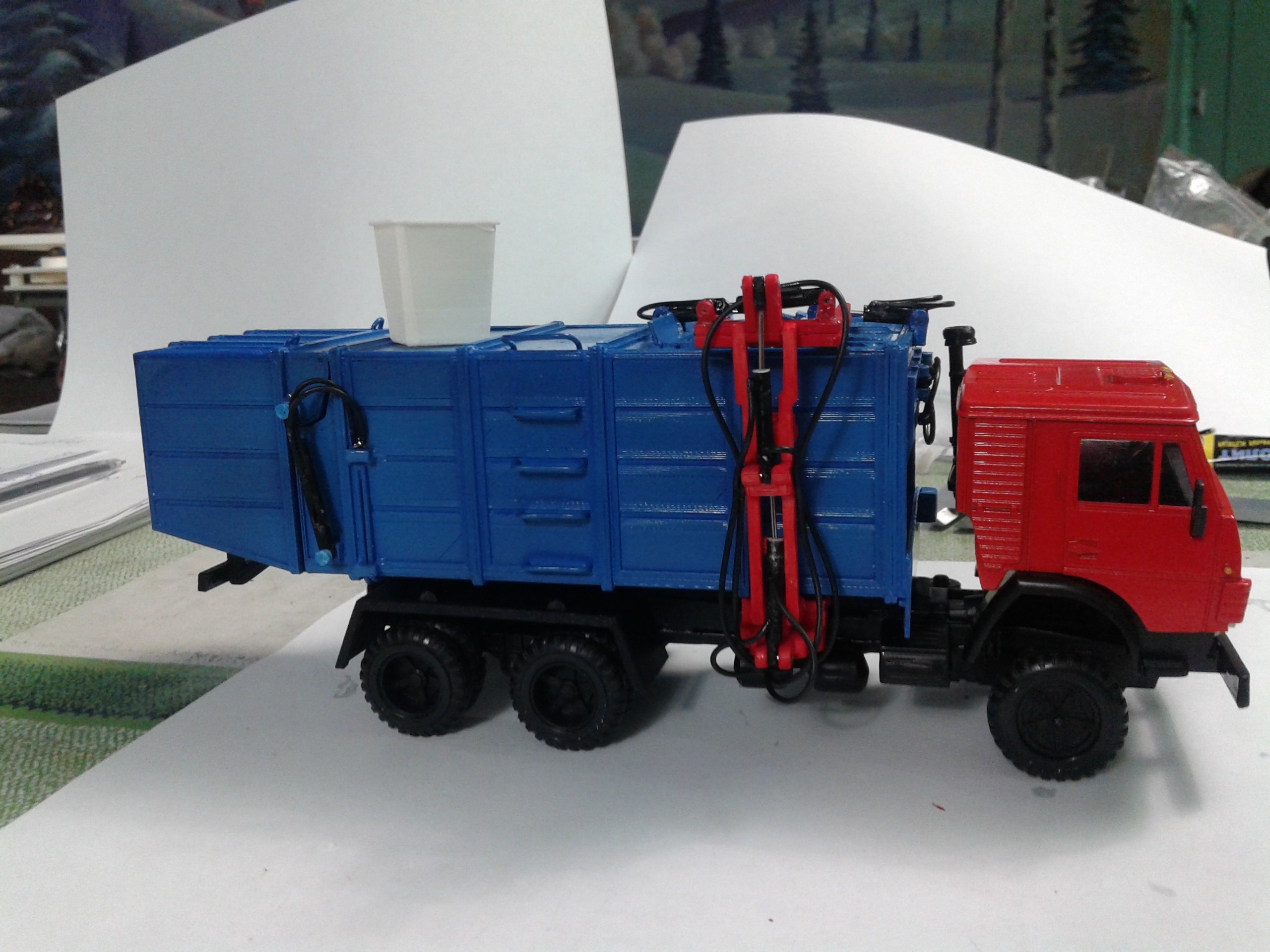 кузов мусоровоза камаз 1/43 часть 1
